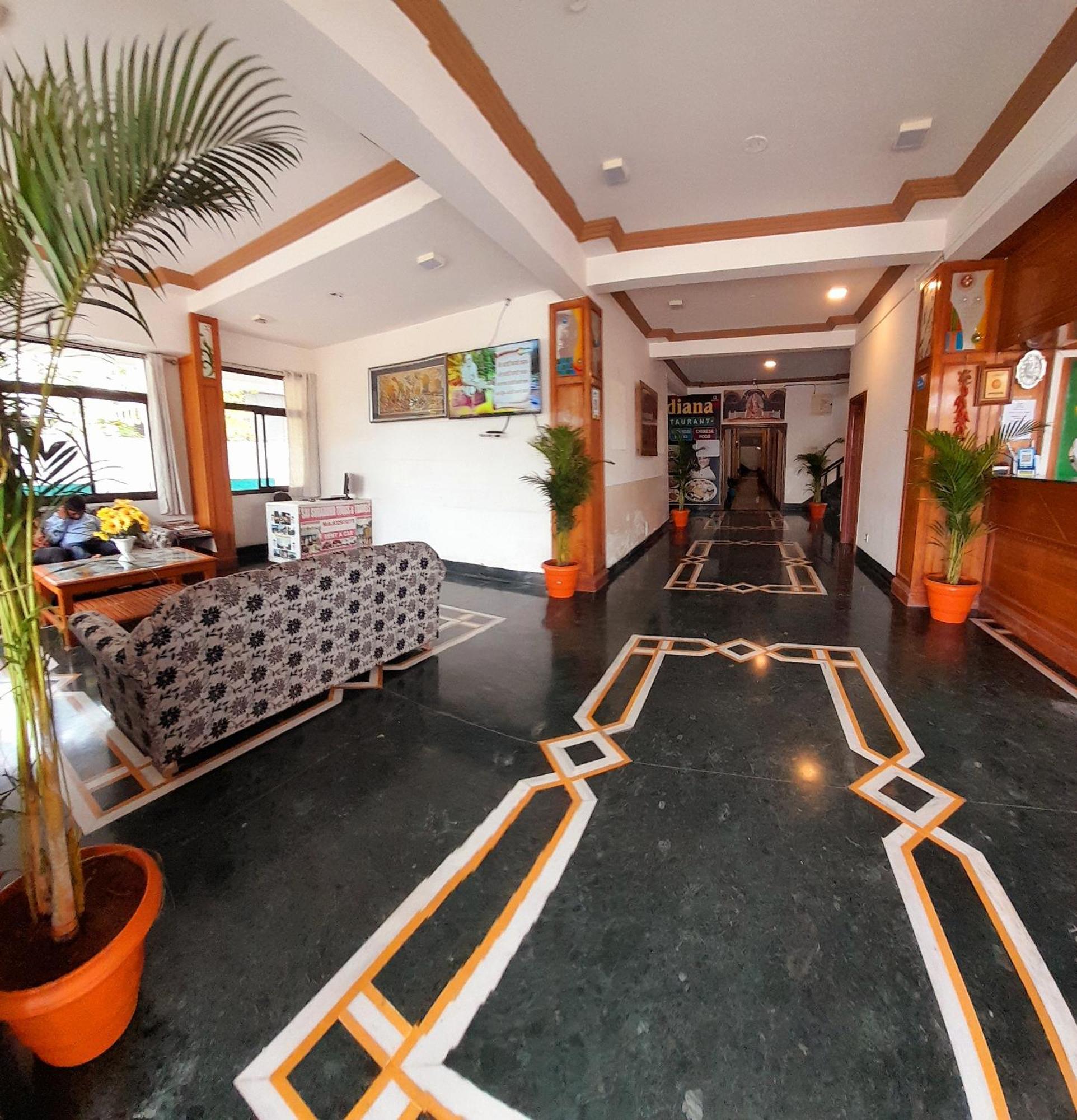 Hotel Indore Palace - Feel At Home Ширді Екстер'єр фото