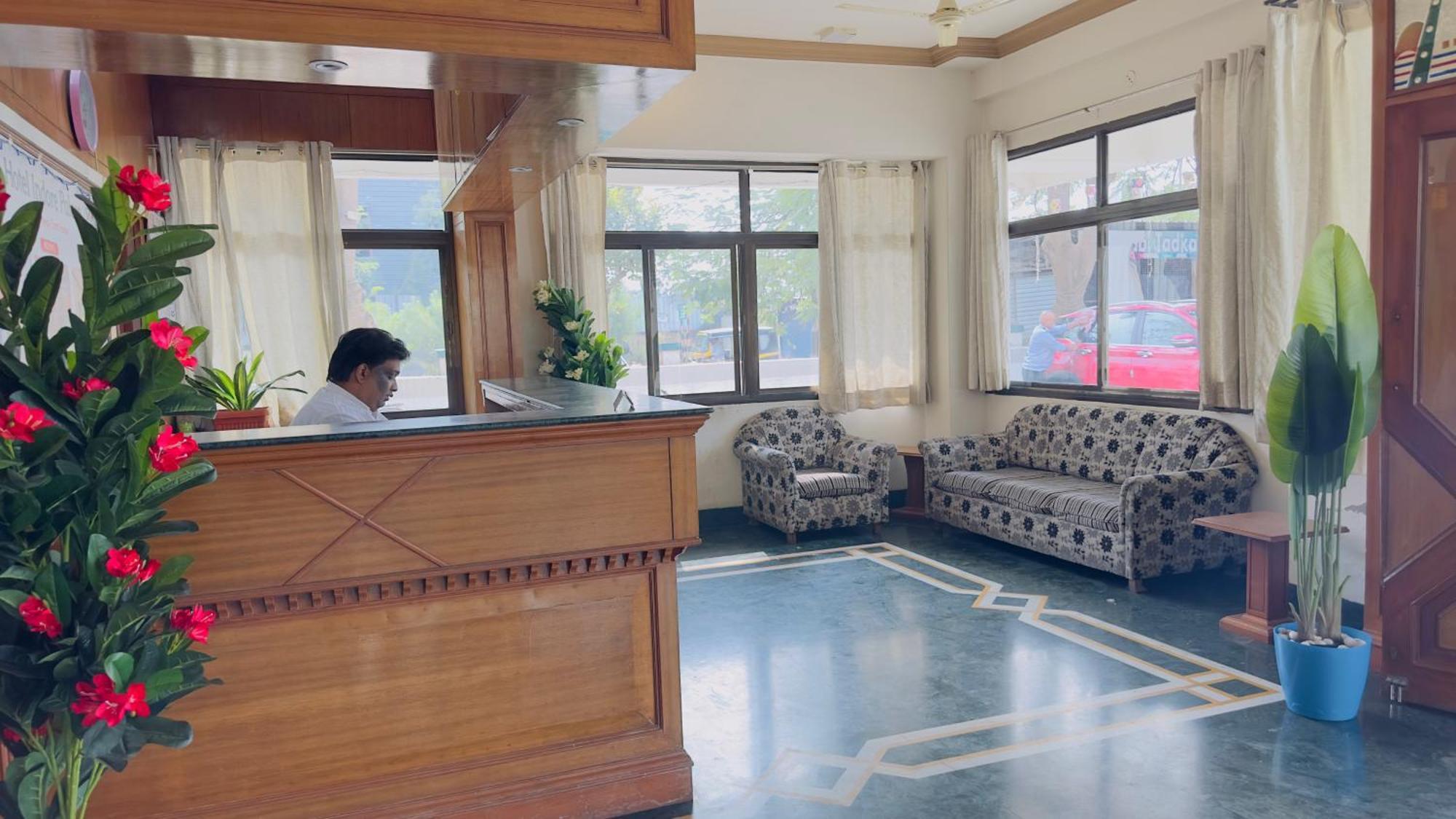 Hotel Indore Palace - Feel At Home Ширді Екстер'єр фото