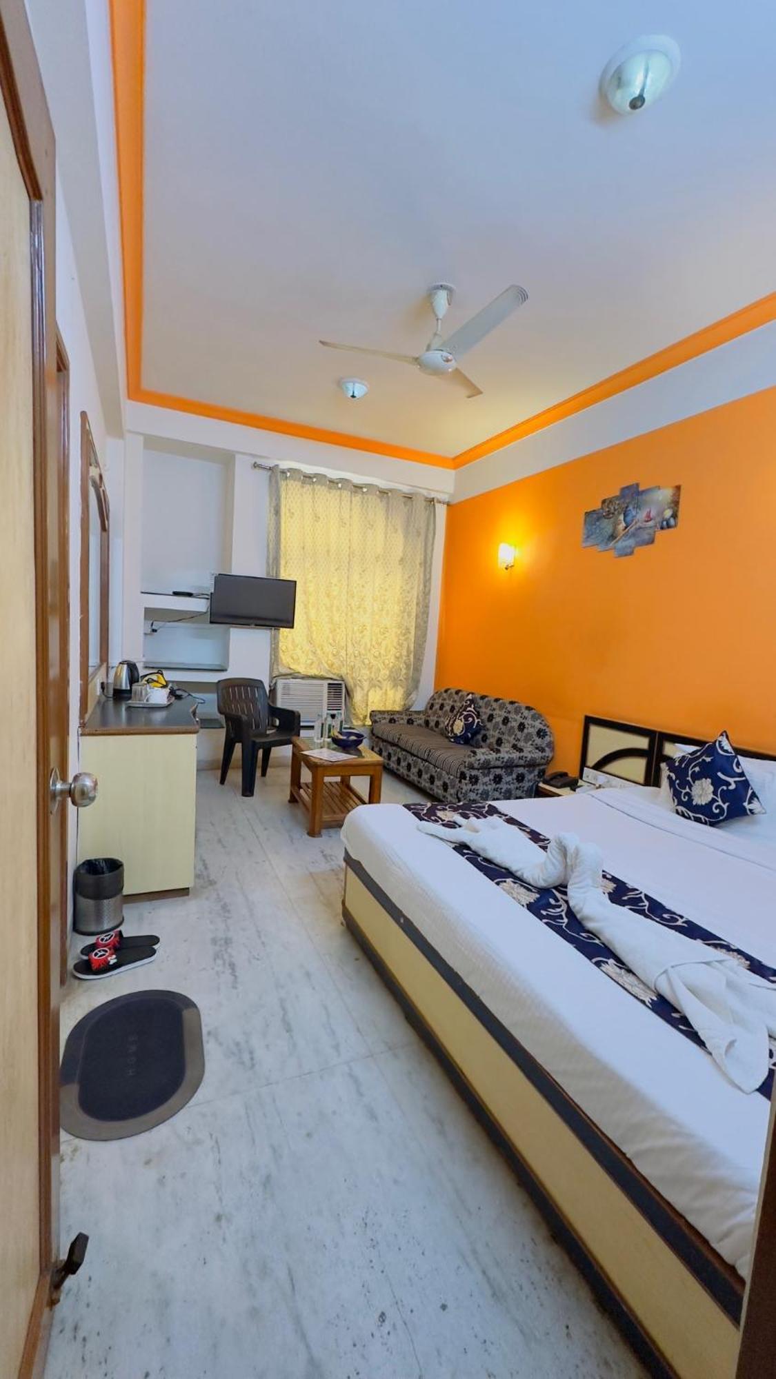 Hotel Indore Palace - Feel At Home Ширді Екстер'єр фото