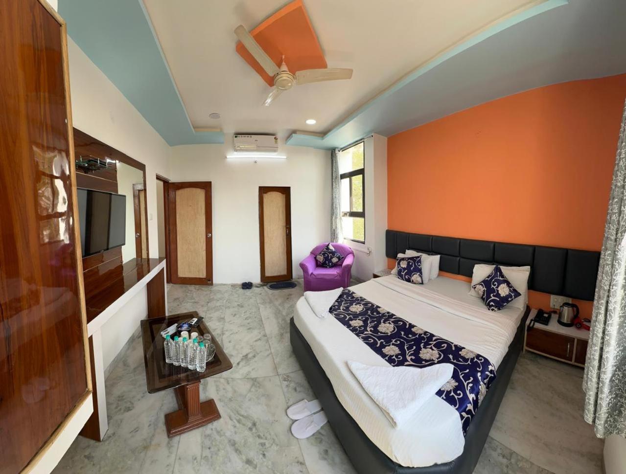 Hotel Indore Palace - Feel At Home Ширді Екстер'єр фото